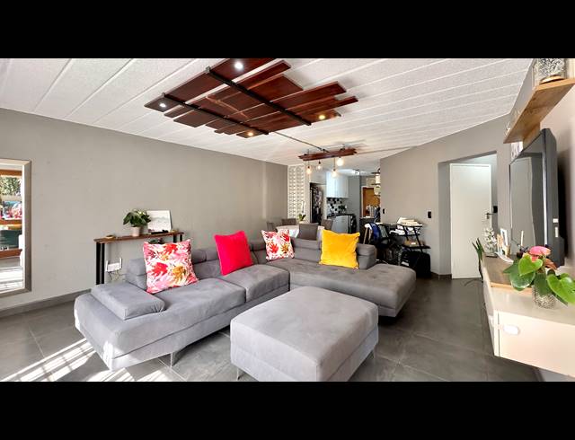 2 BEDROOM APARTMENT TO LET IN CRAIGHALL PARK